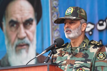 Iran moves towards realizing ideals of Islamic Revolution