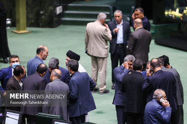 جلسه علنی مجلس شورای اسلامی صبح امروز سه شنبه ۲۲ فروردین ماه به ریاست محمدباقر قالیباف رئیس مجلس شورای اسلامی برگزار شد