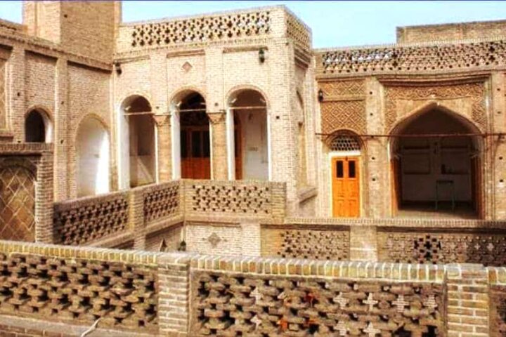 خانه تاریخی سوزنگر در بافت کهن دزفول رفع تصرف شد خانه تاریخی سوزنگر در بافت کهن دزفول رفع تصرف شد