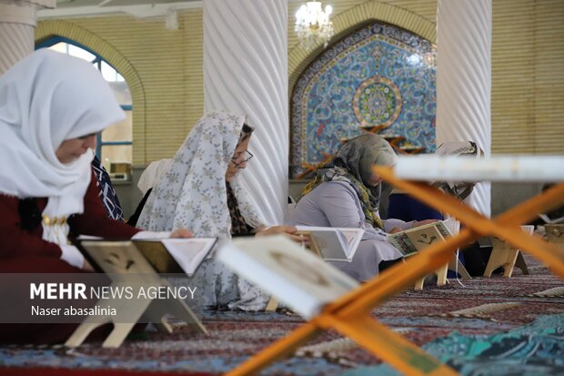 مراسم جزء خوانی قرآن کریم در مسجد جامع دارالاحسان <a href='https://sayeb.ir/tag/%d8%b3%d9%86%d9%86%d8%af%d8%ac'>سنندج</a>