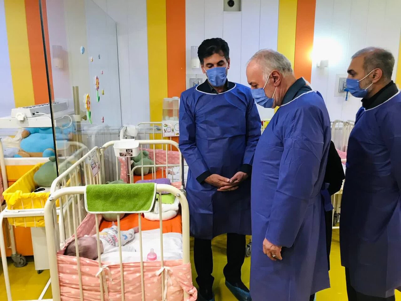 استاندار تهران با کودکان شیرخوارگاه آمنه افطار کرد