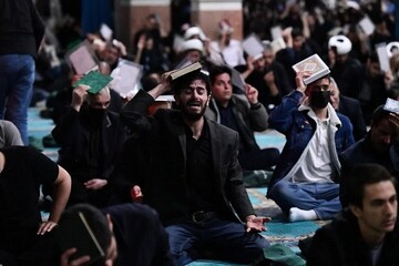 Iranians observe Qadr Nights in unison 