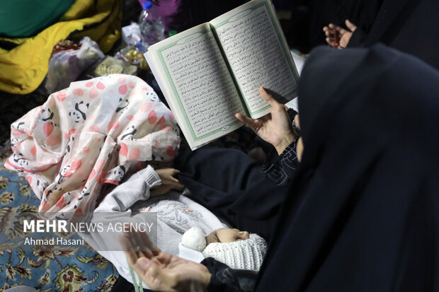 حرم امام رضا علیہ السلام میں رمضان کی اکیسویں شب میں عبادت اور بندگی
