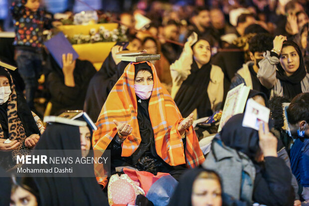 مراسم احیای شب ۲۱ رمضان در مصلی اردبیل