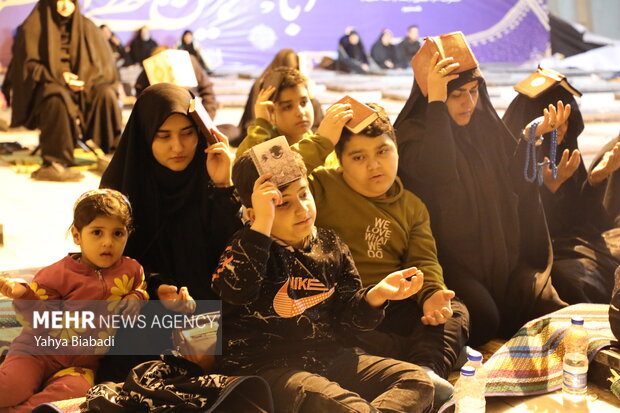 مراسم احیای شب 21 رمضان در گلزار شهدای کرمانشاه