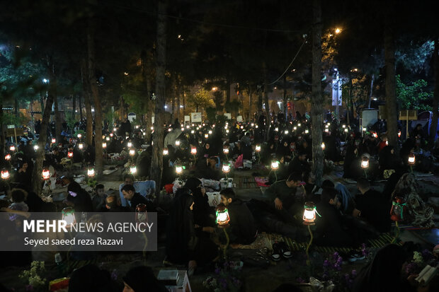 مراسم احیای شب بیست و یکم ماه مبارک رمضان ۱۴۰۲ در گلزار شهدا بهشت زهرا تهران با حضور گسترده عاشقان اهل بیت (ع) برگزار شد