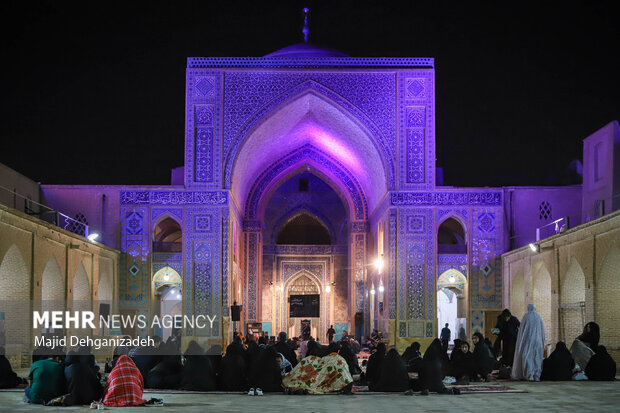 مراسم شب بیست و یکم ماه مبارک رمضان در مسجد جامع یزد