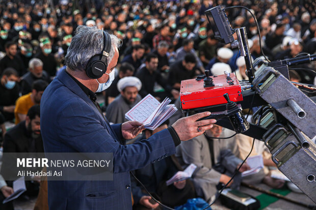 مراسم احیای بیست و یکم ماه مبارک رمضان شامگاه سه شنبه ۲۲ فروردین ماه ۱۴۰۲ با حضور حجت الاسلام سید ابراهیم رئیسی، رئیس جمهور و حجت الاسلام سید حسن خمینی رئیس تولیت آستان حرم امام خمینی در مرقد مطهر امام خمینی (ره) برگزار شد