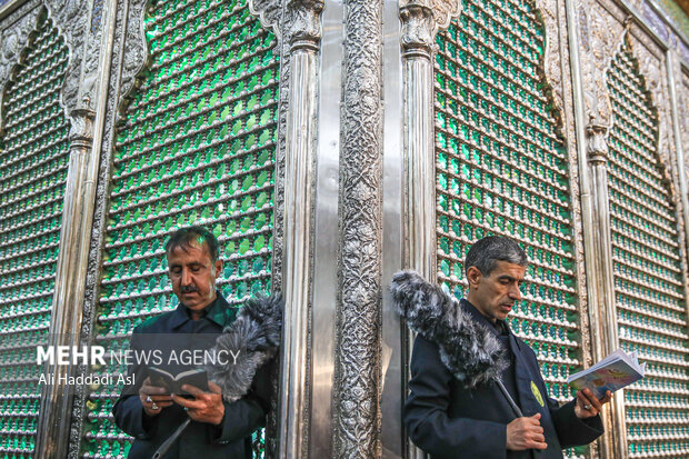 مراسم احیای بیست و یکم ماه مبارک رمضان شامگاه سه شنبه ۲۲ فروردین ماه ۱۴۰۲ با حضور حجت الاسلام سید ابراهیم رئیسی، رئیس جمهور و حجت الاسلام سید حسن خمینی رئیس تولیت آستان حرم امام خمینی در مرقد مطهر امام خمینی (ره) برگزار شد