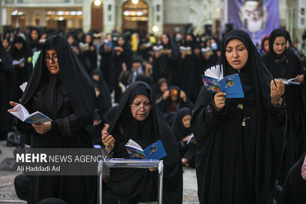 مراسم احیای بیست و یکم ماه مبارک رمضان شامگاه سه شنبه ۲۲ فروردین ماه ۱۴۰۲ با حضور حجت الاسلام سید ابراهیم رئیسی، رئیس جمهور و حجت الاسلام سید حسن خمینی رئیس تولیت آستان حرم امام خمینی در مرقد مطهر امام خمینی (ره) برگزار شد