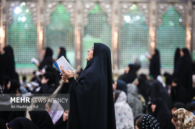 مراسم احیای بیست و یکم ماه مبارک رمضان شامگاه سه شنبه ۲۲ فروردین ماه ۱۴۰۲ با حضور حجت الاسلام سید ابراهیم رئیسی، رئیس جمهور و حجت الاسلام سید حسن خمینی رئیس تولیت آستان حرم امام خمینی در مرقد مطهر امام خمینی (ره) برگزار شد