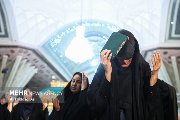 مراسم احیای بیست و یکم ماه مبارک رمضان شامگاه سه شنبه ۲۲ فروردین ماه ۱۴۰۲ با حضور حجت الاسلام سید ابراهیم رئیسی، رئیس جمهور و حجت الاسلام سید حسن خمینی رئیس تولیت آستان حرم امام خمینی در مرقد مطهر امام خمینی (ره) برگزار شد