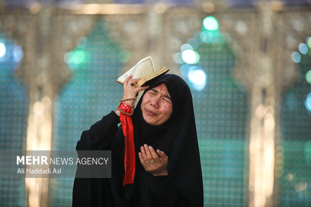 مراسم احیای بیست و یکم ماه مبارک رمضان شامگاه سه شنبه ۲۲ فروردین ماه ۱۴۰۲ با حضور حجت الاسلام سید ابراهیم رئیسی، رئیس جمهور و حجت الاسلام سید حسن خمینی رئیس تولیت آستان حرم امام خمینی در مرقد مطهر امام خمینی (ره) برگزار شد