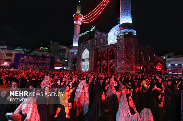 خدمت رسانی هلال احمر در شب بیست و یکم ماه مبارک رمضان در امامزاده صالح(ع)