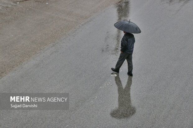 بارش باران و آبگرفتگی معابر در خرم‌آباد