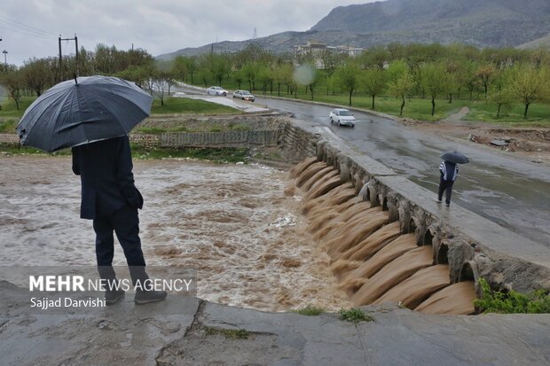 کاهش دما، پایان گرما نیست؛ سیلابهای ناگهانی در کمین فارس