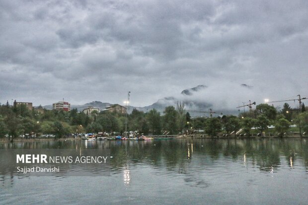 بارش باران و آبگرفتگی معابر در خرم‌آباد