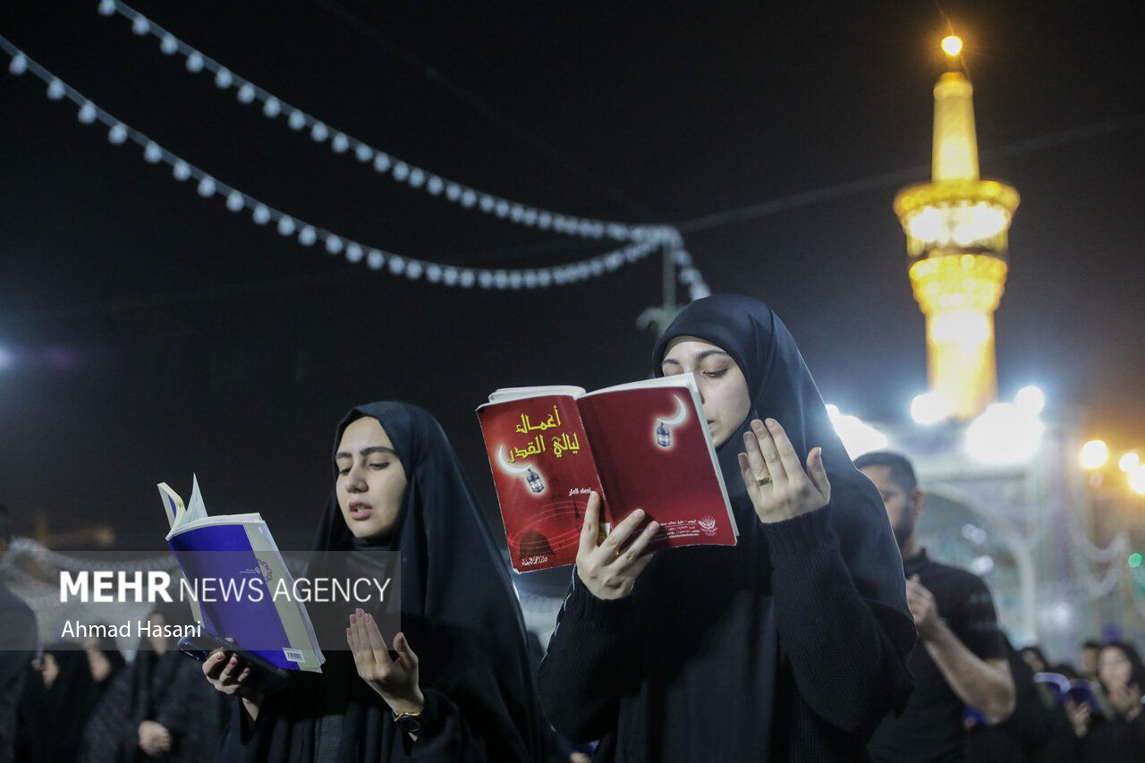 بالصور....مراسم إحياء ليلة الـ21 من شهر رمضان في مرقد الامام الرضا(ع)