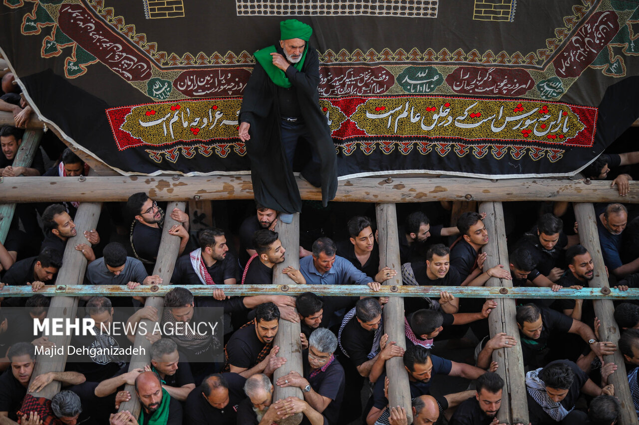 نخلبرداری عاشورا در مناطق مختلف استان یزد برگزار شد