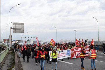 تظاهرات سراسری مردم فرانسه علیه دولت ماکرون/ درگیری شدید پلیس و معترضان+ فیلم