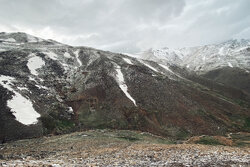 بارش برف پاییزی در ارتفاعات شمال استان تهران