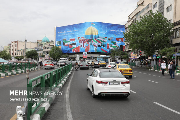 Tehran's Enqelab square latest mural