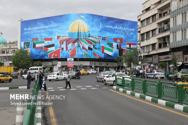 Tehran's Enqelab square latest mural