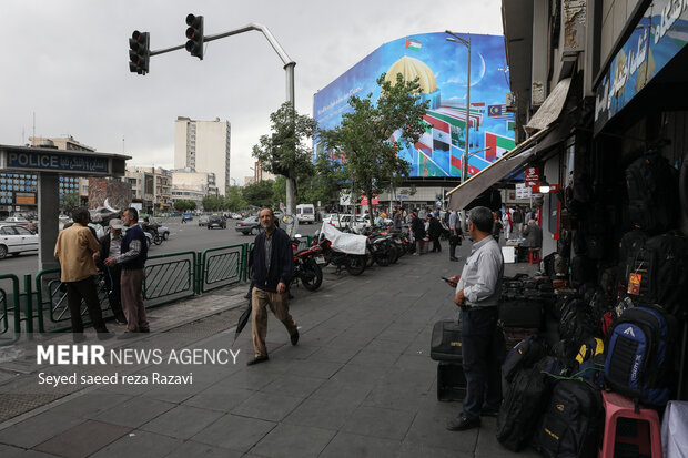 Tehran's Enqelab square latest mural