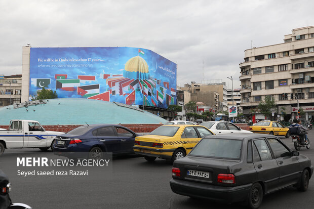 Tehran's Enqelab square latest mural