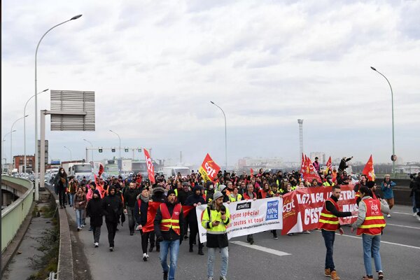 تظاهرات سراسری مردم فرانسه علیه دولت ماکرون+ فیلم