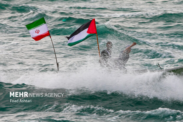 IRGC holds naval parades in Caspian Sea, Persian Gulf 