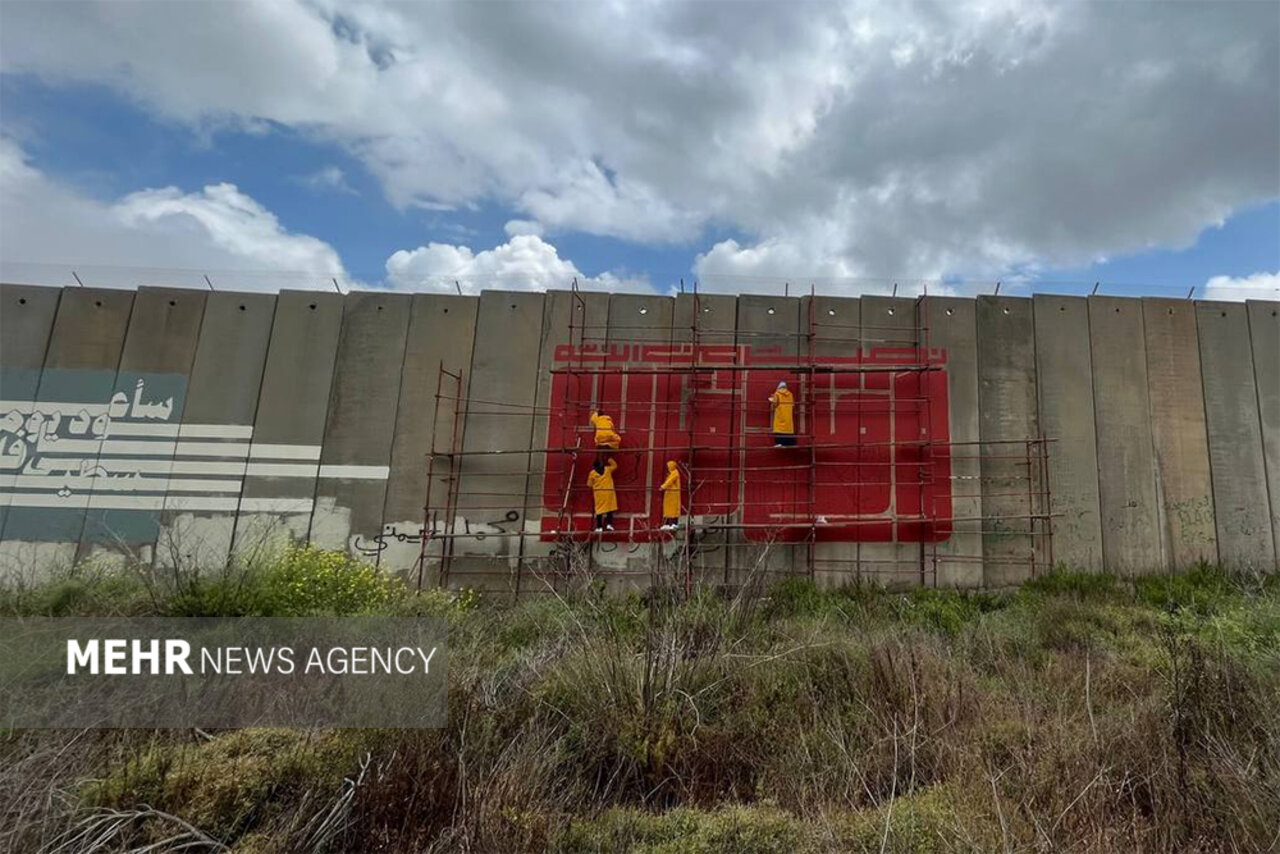 اجرای دیوارنگاره بیخ گوش اشغالگران قدس/ «فتح قریب» تماشایی میشود