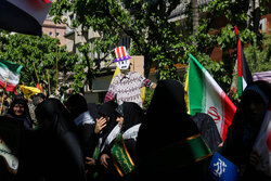 People of Tehran rally to mark International Quds Day