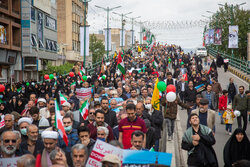 آغاز راهپیمایی روز قدس در قزوین / استقبال با شکوه مردم قزوین از پیکر شهید «آقابابایی»