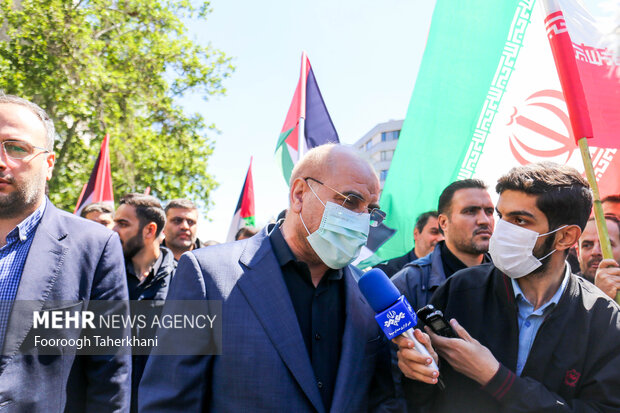 حضور باشکوه روزه‌داران در راهپیمایی روز قدس/ فلسطین در آستانه آزادی