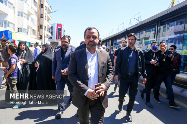 سید احسان خاندوزی وزیر اقتصاد در راهپیمایی روز جهانی قدس در تهران حضور دارد