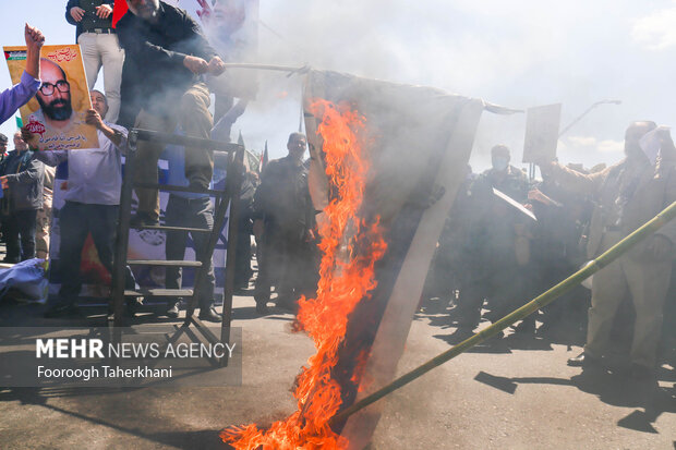 مراسم راهپیمایی روز جهانی قدس با شعار محوری « فلسطین محور وحدت جهان اسلام ؛ قدس در آستانه آزادی » در سراسر کشور آغاز شد