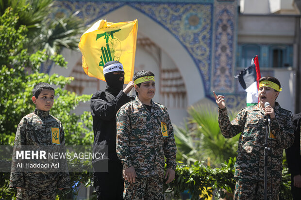 مراسم راهپیمایی روز جهانی قدس با شعار محوری فلسطین محور وحدت جهان اسلام؛ قدس در آستانه آزادی صبح امروز جمعه ۲۵ فروردین ۱۴۰۲ با حضور گسترده اقشار مختلف مردم در تهران برگزار شد