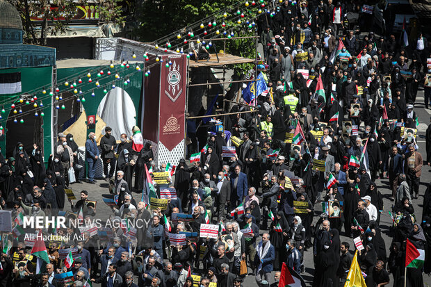 مراسم راهپیمایی روز جهانی قدس با شعار محوری فلسطین محور وحدت جهان اسلام؛ قدس در آستانه آزادی صبح امروز جمعه ۲۵ فروردین ۱۴۰۲ با حضور گسترده اقشار مختلف مردم در تهران برگزار شد