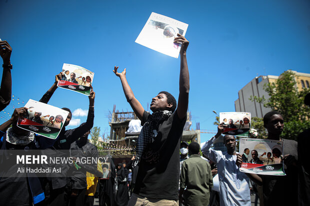 مراسم راهپیمایی روز جهانی قدس با شعار محوری فلسطین محور وحدت جهان اسلام؛ قدس در آستانه آزادی صبح امروز جمعه ۲۵ فروردین ۱۴۰۲ با حضور گسترده اقشار مختلف مردم در تهران برگزار شد