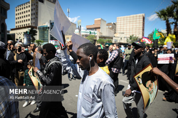 مراسم راهپیمایی روز جهانی قدس با شعار محوری فلسطین محور وحدت جهان اسلام؛ قدس در آستانه آزادی صبح امروز جمعه ۲۵ فروردین ۱۴۰۲ با حضور گسترده اقشار مختلف مردم در تهران برگزار شد