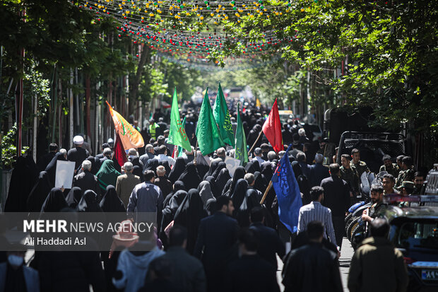 مراسم راهپیمایی روز جهانی قدس با شعار محوری فلسطین محور وحدت جهان اسلام؛ قدس در آستانه آزادی صبح امروز جمعه ۲۵ فروردین ۱۴۰۲ با حضور گسترده اقشار مختلف مردم در تهران برگزار شد