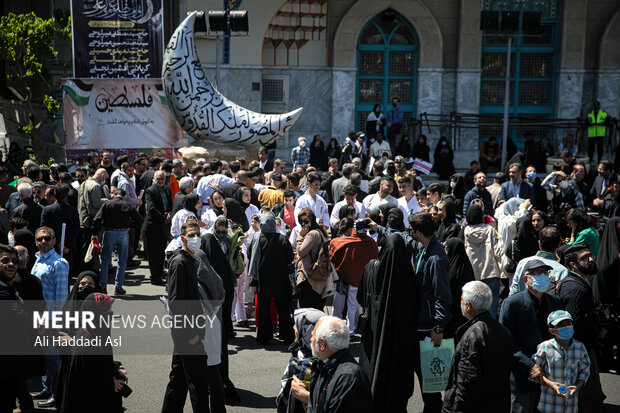 مراسم راهپیمایی روز جهانی قدس با شعار محوری فلسطین محور وحدت جهان اسلام؛ قدس در آستانه آزادی صبح امروز جمعه ۲۵ فروردین ۱۴۰۲ با حضور گسترده اقشار مختلف مردم در تهران برگزار شد
