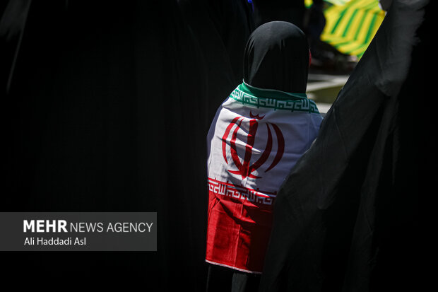 مراسم راهپیمایی روز جهانی قدس با شعار محوری فلسطین محور وحدت جهان اسلام؛ قدس در آستانه آزادی صبح امروز جمعه ۲۵ فروردین ۱۴۰۲ با حضور گسترده اقشار مختلف مردم در تهران برگزار شد