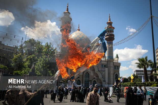 مراسم راهپیمایی روز جهانی قدس با شعار محوری فلسطین محور وحدت جهان اسلام؛ قدس در آستانه آزادی صبح امروز جمعه ۲۵ فروردین ۱۴۰۲ با حضور گسترده اقشار مختلف مردم در تهران برگزار شد