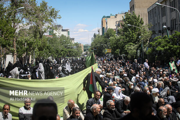 مراسم راهپیمایی روز جهانی قدس با شعار محوری فلسطین محور وحدت جهان اسلام؛ قدس در آستانه آزادی صبح امروز جمعه ۲۵ فروردین ۱۴۰۲ با حضور گسترده اقشار مختلف مردم در تهران برگزار شد