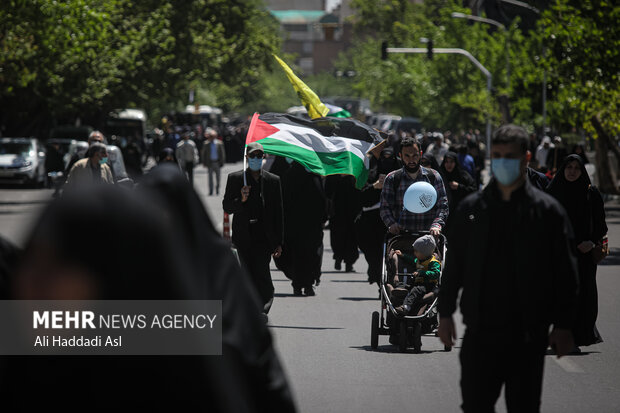 مراسم راهپیمایی روز جهانی قدس با شعار محوری فلسطین محور وحدت جهان اسلام؛ قدس در آستانه آزادی صبح امروز جمعه ۲۵ فروردین ۱۴۰۲ با حضور گسترده اقشار مختلف مردم در تهران برگزار شد