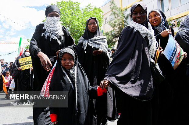 People in Qom mark Quds Day in solidarity with Palestinians