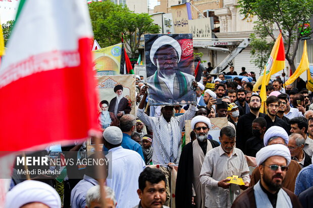 People in Qom mark Quds Day in solidarity with Palestinians