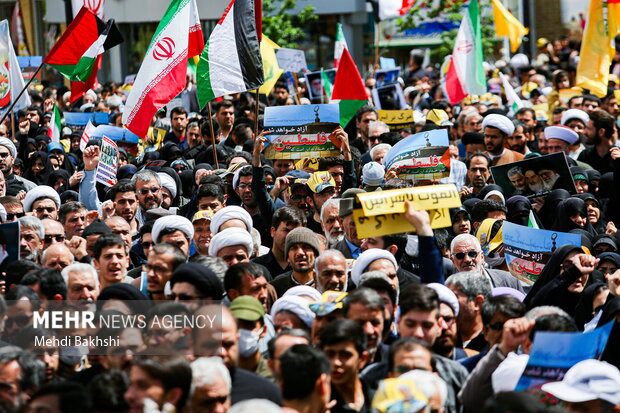 People in Qom mark Quds Day in solidarity with Palestinians